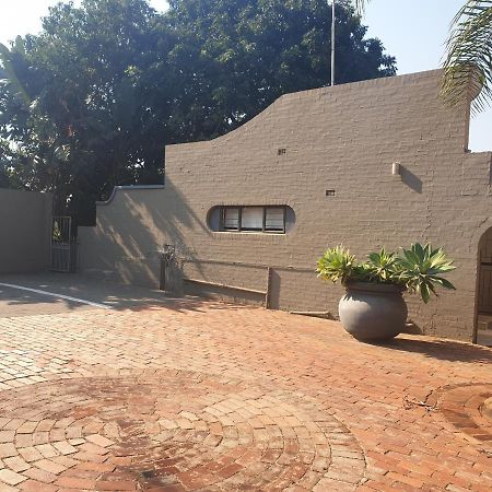Hotel 32 On Mendoza Durban Esterno foto