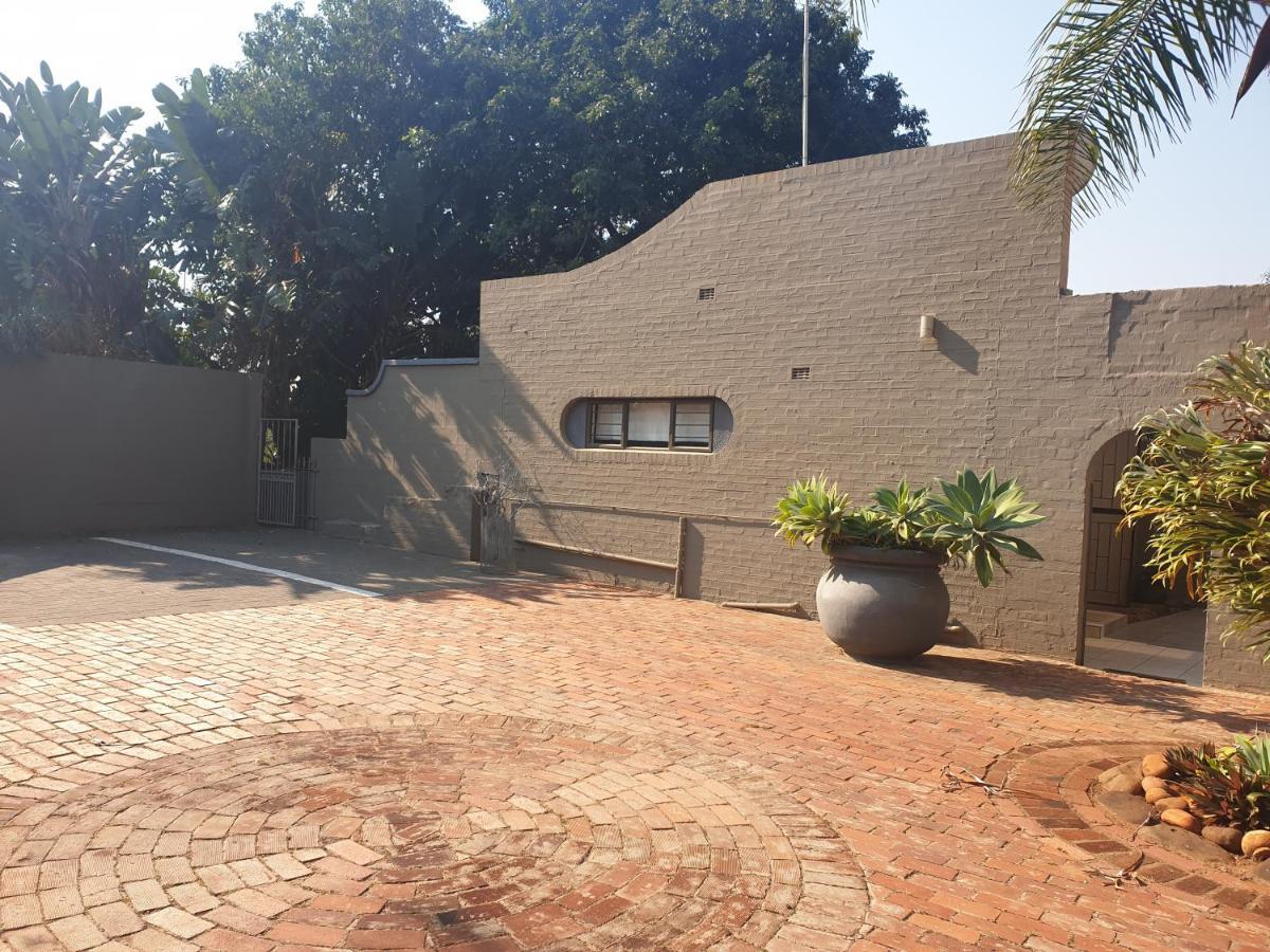 Hotel 32 On Mendoza Durban Esterno foto